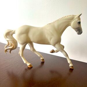 Gem twist Breyer horse. Shelf condition.